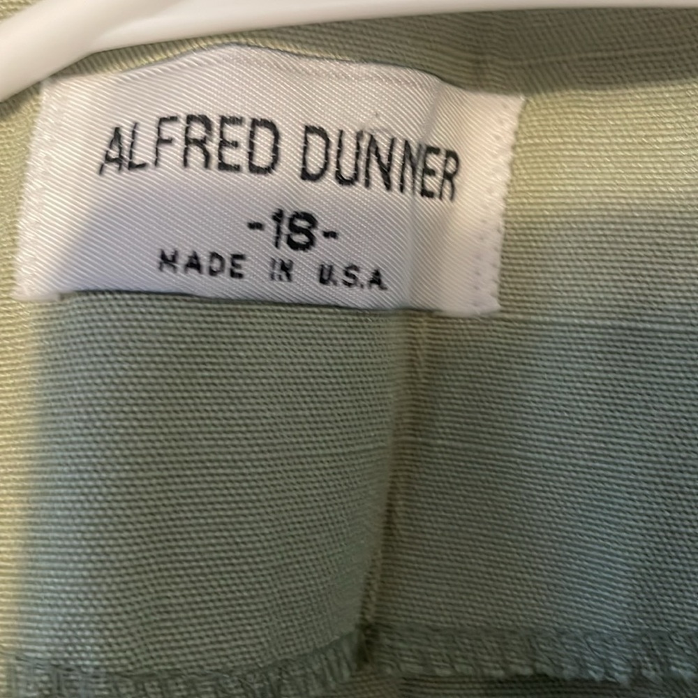 Alfred Dunner Women NWT Green Blazer Size 18 two front pockets as gold buttons! - Picture 8 of 8